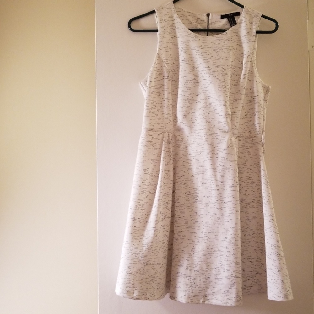 * Sleeveless dress